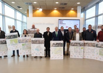 La Diputación entrega planes urbanísticos a 15 municipios pequeños de las comarcas de Ronda, Axarquía y Guadalhorce