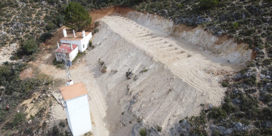 Algatocín instala placas solares en su captación de agua potable