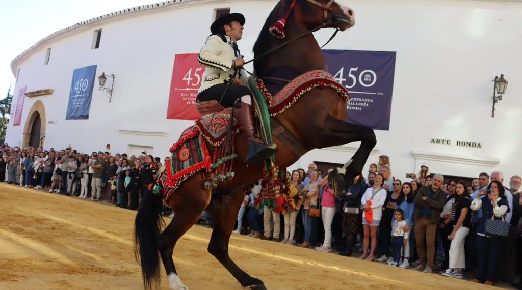 Diferentes diseñadores muestran sus propuestas en una nueva edición de la pasarela previa a ‘Ronda Romántica 2023’