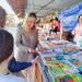 Varias librerías y editoriales participan en la feria del libro que ha situado en la plaza del España