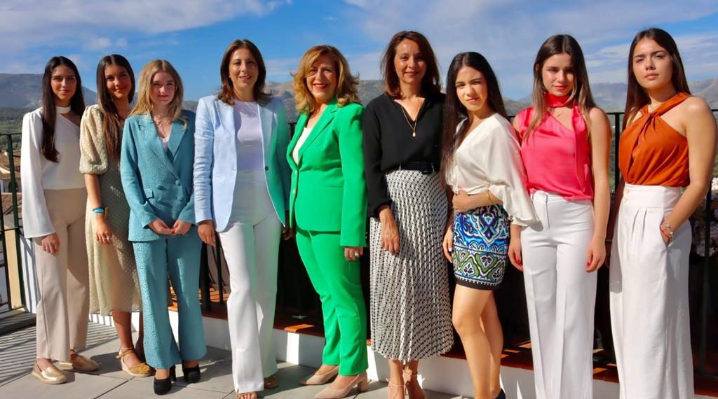 El Ayuntamiento presenta a la presidenta y las damas goyescas de la feria de Pedro Romero