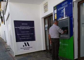 La Diputación de Málaga y Unicaja Banco instalan cajeros en Algatocín, Benalauría y Serrato para fomentar la inclusión financiera