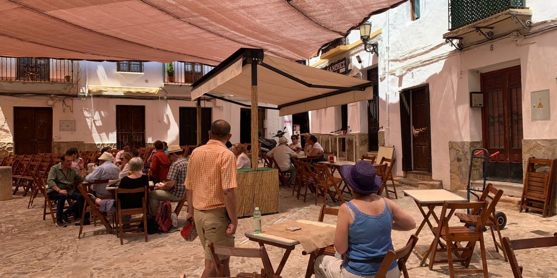 Un decreto de alcaldía amplía el horario de funcionamiento de las terrazas a las 2 de la mañana hasta el 15 de septiembre