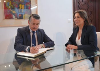 El consejero de Presidencia de la Junta de Andalucía, Antonio Sanz, ha visitado esta mañana el Ayuntamiento de Ronda, dentro de la agenda como representante del gobierno andaluz