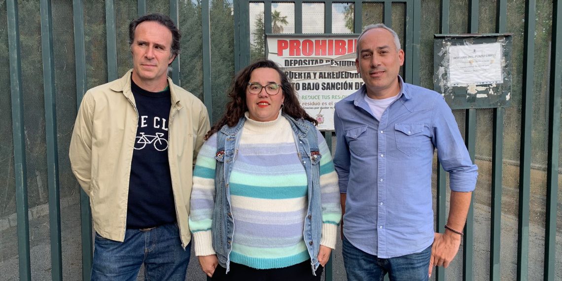 Con Ronda denuncia la situación del punto limpio y reclamará a la Junta la vuelta de la atención al usuario en la Oficina de Medio Ambiente