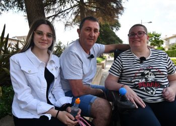 Jubrique se vuelca en ayudar a una vecina con problemas de movilidad