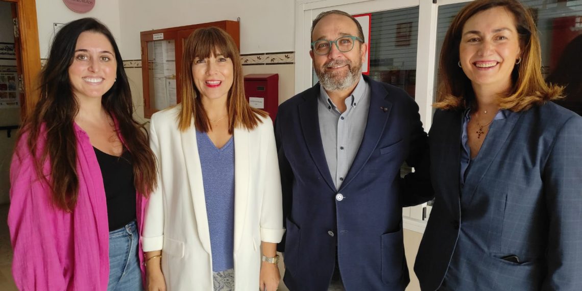 La delegada territorial de Inclusión Social visita Asprodisis y otros colectivos sociales de Ronda