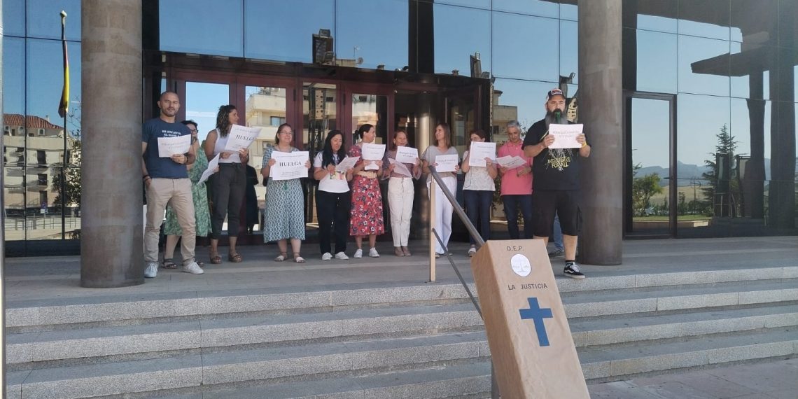 Los funcionarios de Justicia siguen sus protestas para solicitar mejoras laborales