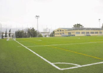 El Ayuntamiento invertirá más de 200.000 euros en cambiar el césped artificial del campo de fútbol de El Fuerte