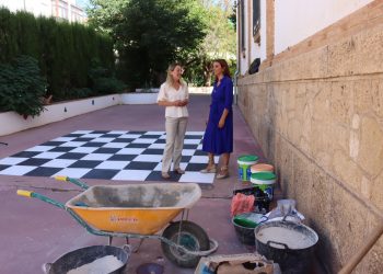 El Ayuntamiento continúa con el mantenimiento de los centros educativos, llegando al Juan Carrillo