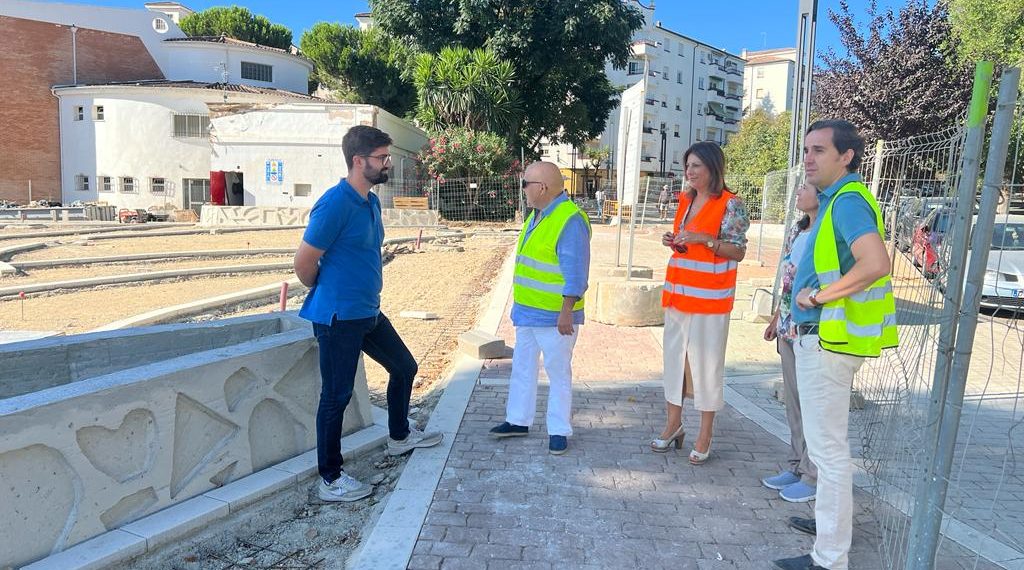Las obras de desarrollo urbanístico de la antigua piscina municipal se encuentran al 50%