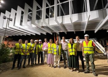 La pasarela peatonal sobre las vías del tren en Ronda ya está instalada