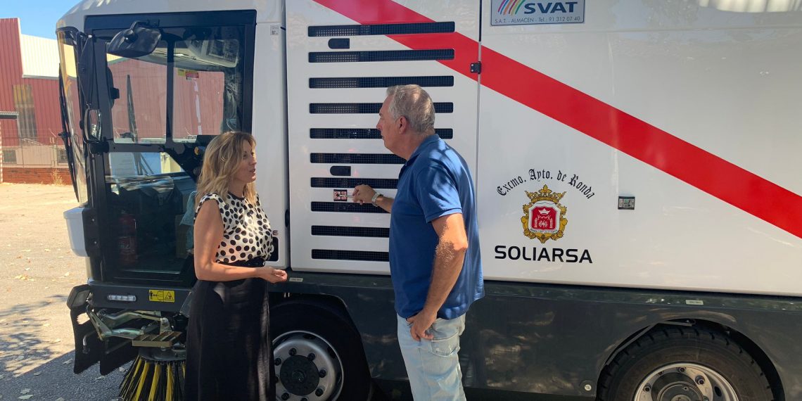 La empresa municipal de Limpieza amplía su maquinaria con la adquisición de una barredora