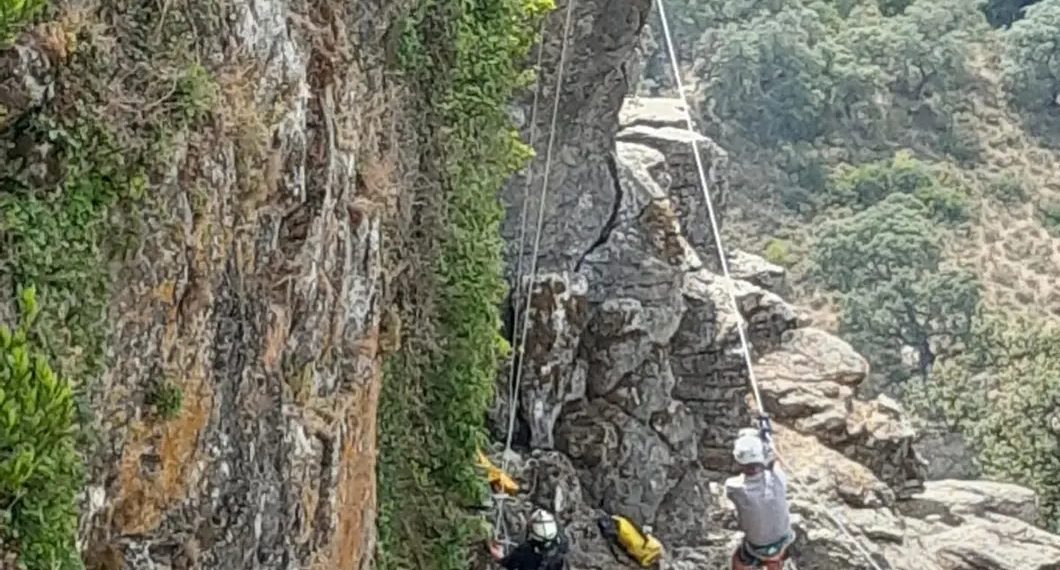 Dos personas son rescatadas en la tirolina de Gaucín