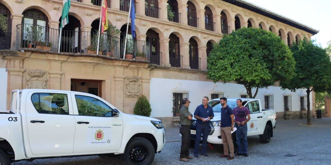 El Ayuntamiento presenta dos nuevos vehículos adaptados para el trabajo que se realiza en los Montes de Propios  