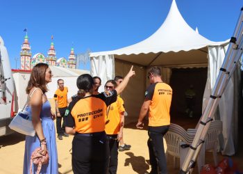 Protección Civil presenta su dispositivo de cara a la feria con presencia en el Real y en la zona centro durante toda la semana