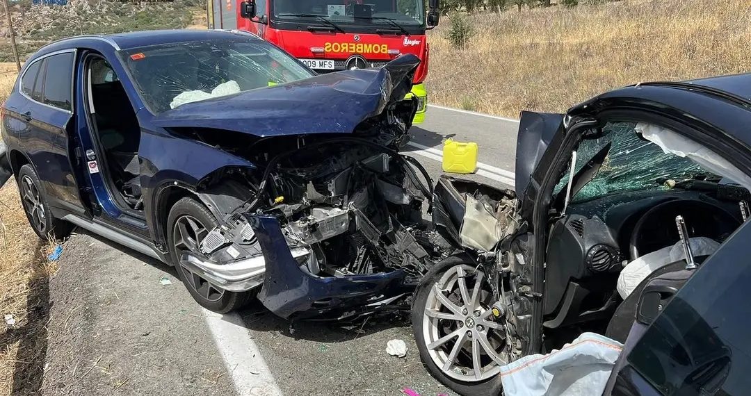 Rescatan a tres personas atrapadas en el interior de tres coches tras un nuevo accidente en la A-367