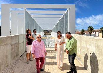 La pasarela peatonal que eliminará la peligrosidad del paso a nivel en la avenida Victoria se encuentra al 85% de su ejecución