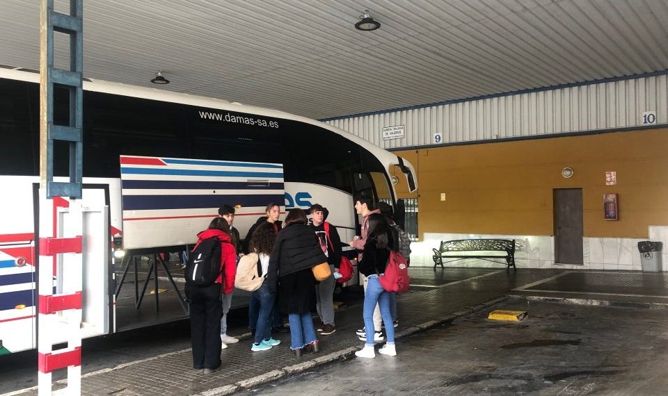 El Ayuntamiento de Ronda retoma el transporte escolar para los alumnos de los institutos