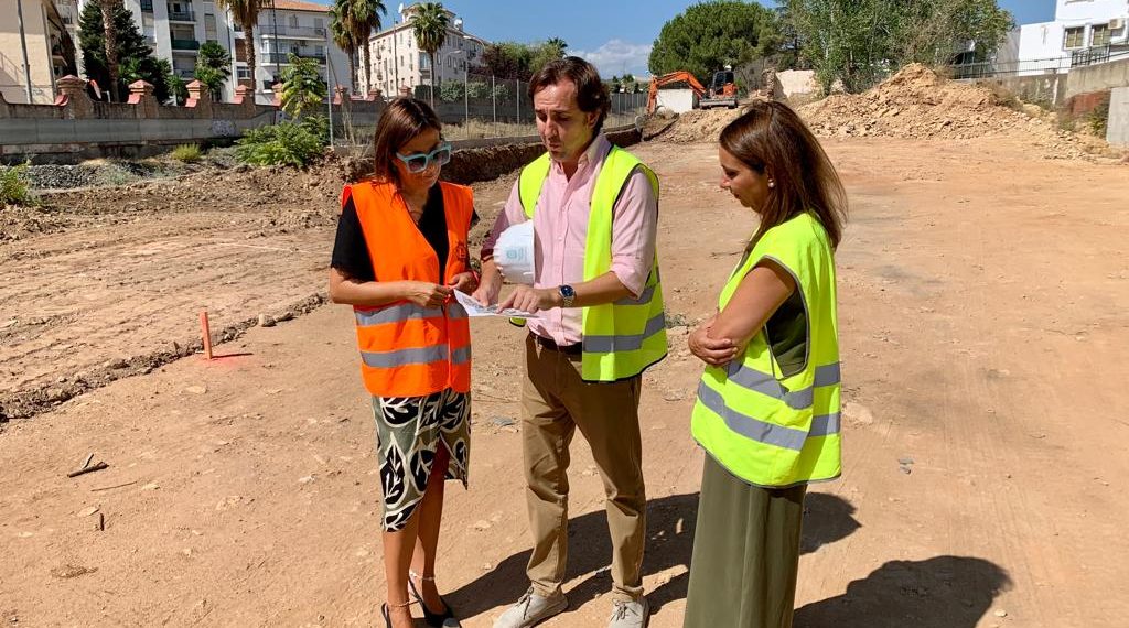 El Ayuntamiento retoma los trabajos del vial de conexión entre las calles Dolores Ibarurri y Guadalcobacín en el polígono