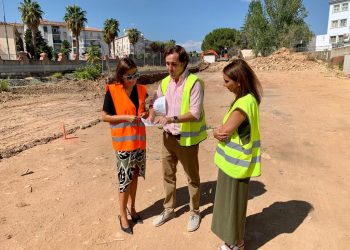 El Ayuntamiento retoma los trabajos del vial de conexión entre las calles Dolores Ibarurri y Guadalcobacín en el polígono