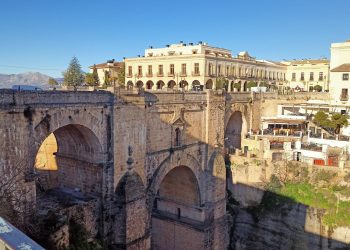 El restaurante Kütral, Bodega La Melonera, Finca Las Navas y el Ayuntamiento de Benarrabá, premios Puente del Turismo 2023