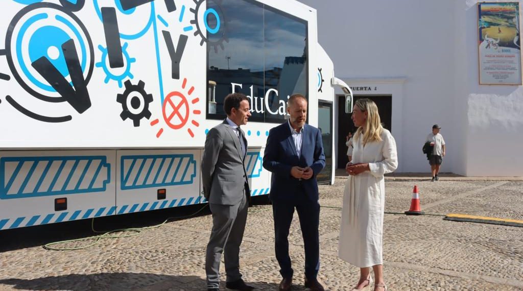 El Ayuntamiento y la fundación ‘La Caixa’ traen a Ronda un taller itinerante para fomentar la creatividad en los jóvenes