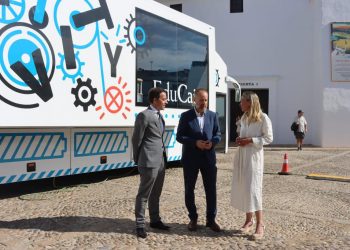 El Ayuntamiento y la fundación ‘La Caixa’ traen a Ronda un taller itinerante para fomentar la creatividad en los jóvenes