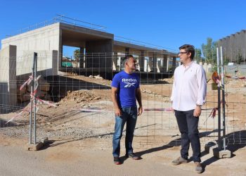 El Ayuntamiento creará una nueva zona de esparcimiento frente a la Biblioteca Comarcal dentro del proyecto de transformación de la zona