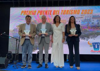El Ayuntamiento entrega los premios ‘Puente del Turismo 2023’ y destaca el importante premio entregado por la Junta de Andalucía