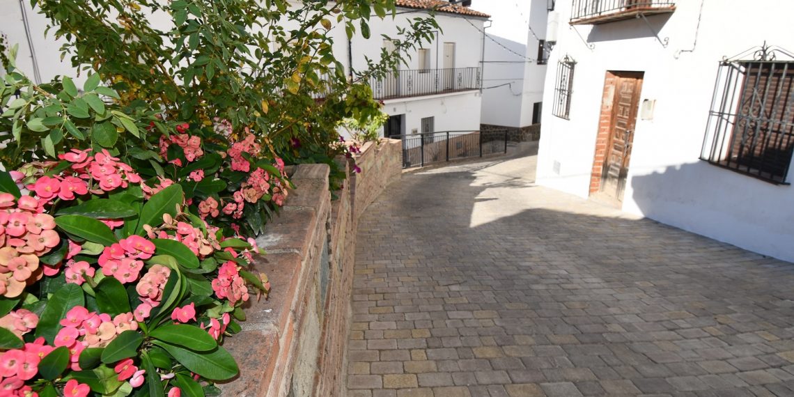 JUBRIQUE CONCLUYE LA RENOVACIÓN DE LA CALLE CONSTITUCIÓN