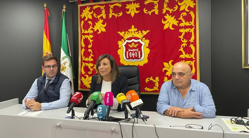 La alcaldesa acusa al PSOE de iniciar una campaña de descrédito contra su persona y contra el PP
