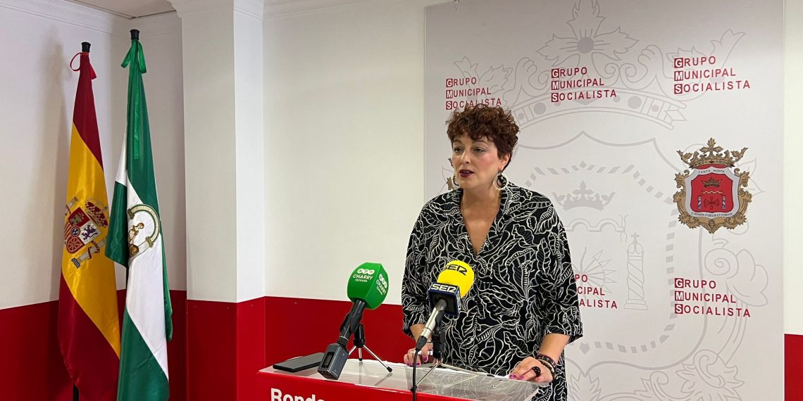 El PSOE de Ronda acusa al Gobierno del PP en la Junta de subir el precio de los servicios escolares complementarios