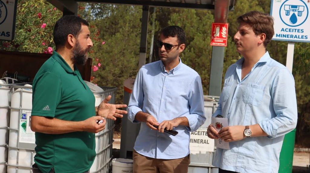 El punto limpio amplía sus servicios con un nuevo contenedor para dispositivos electrónicos dentro del impulso a este lugar en su vigésimo aniversario