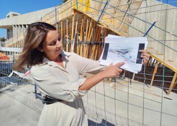 Las obras de la pasarela peatonal sobre las vías del tren se encuentran al 95% de ejecución