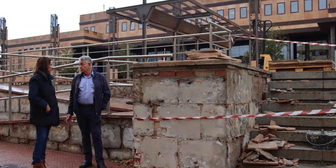 El Ayuntamiento realizará actuaciones de puesta en valor y embellecimiento de la plaza Carlos Cano durante los dos próximos meses