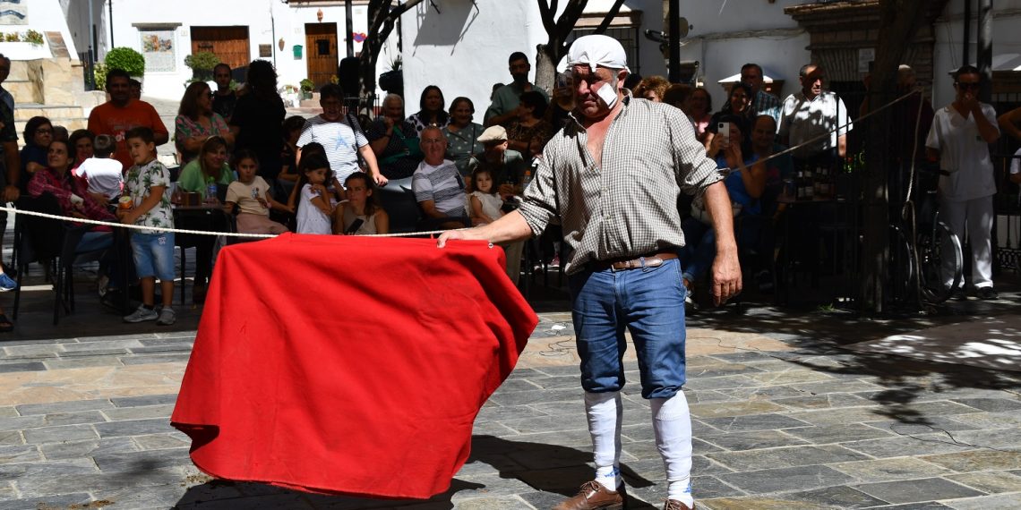 Benalauría recreó una corrida de toros en su mercado agro-artesanal