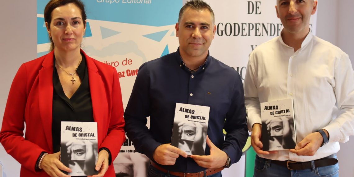 Presentada en Ronda la novela ‘Almas de Cristal’