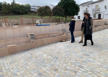 Las obras de remodelación de la plaza de El Llanete se extenderán a un tramo de calle Benarrabá