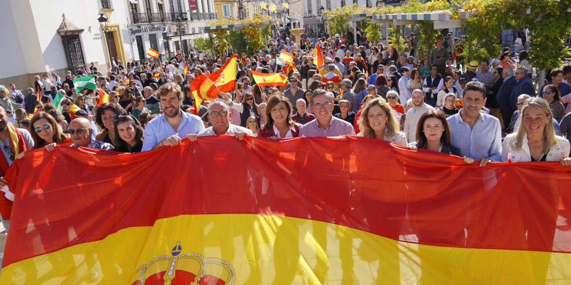 Unas mil personas se han dado cita en la plaza del Socorro para participar en la concentración en contra de los pactos de Gobierno a nivel nacional y de la Ley de Amnistía.