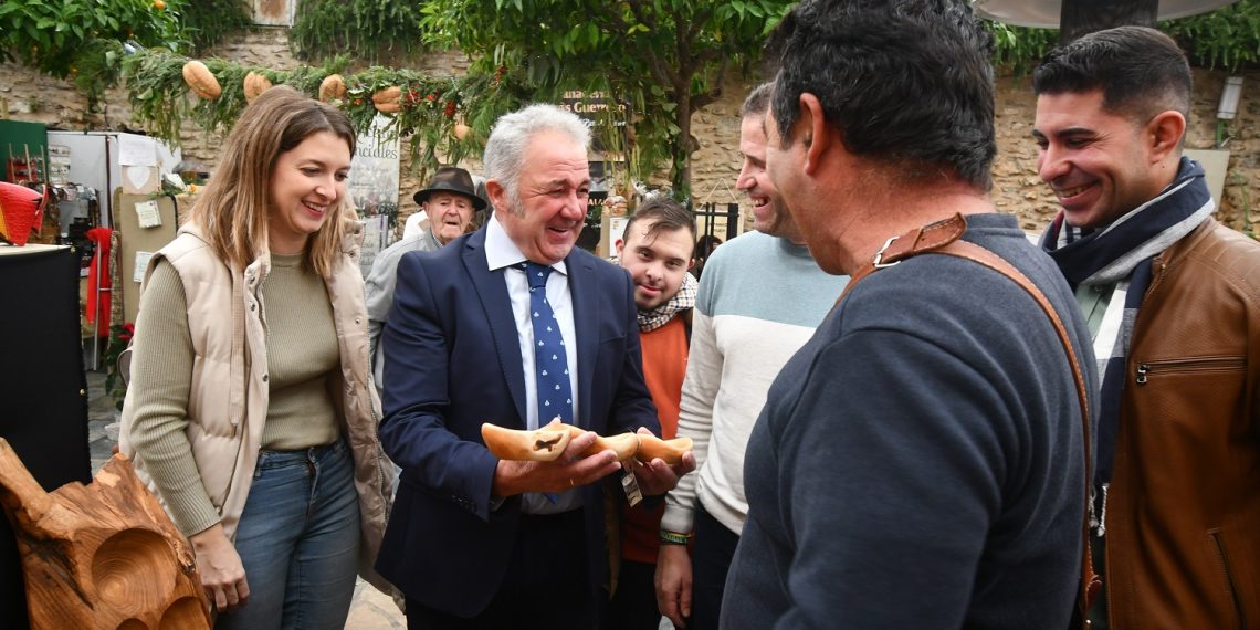 BENALAURÍA ACOGIÓ CON BUEN AMBIENTE SU XXIV FERIA DE ARTESANÍA