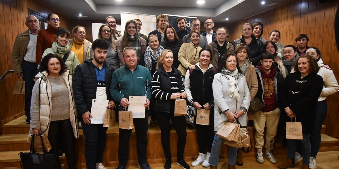 ENTREGAN BECAS POR VALOR DE 47.000 EUROS A ESTUDIANTES DE CAÑETE LA REAL
