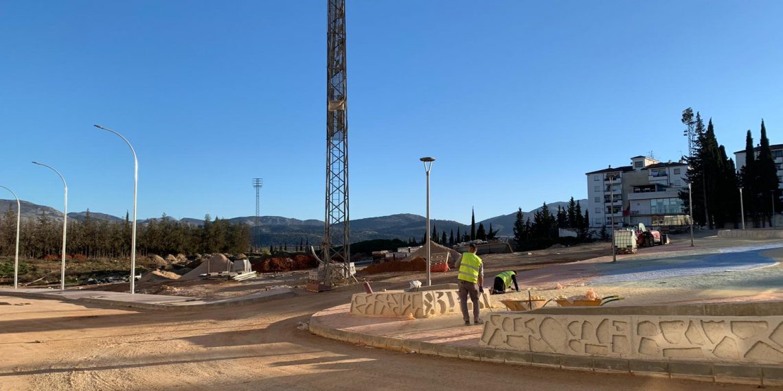 El Ayuntamiento recibe más de 7,5 millones de euros de la venta de una parcela, que reinvertirá en obras en distintas barriadas de la ciudad