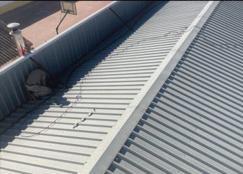 El Ayuntamiento pone en marcha un plan de mejoras en la cubierta de la Escuela de Enfermería para evitar los desperfectos en la misma