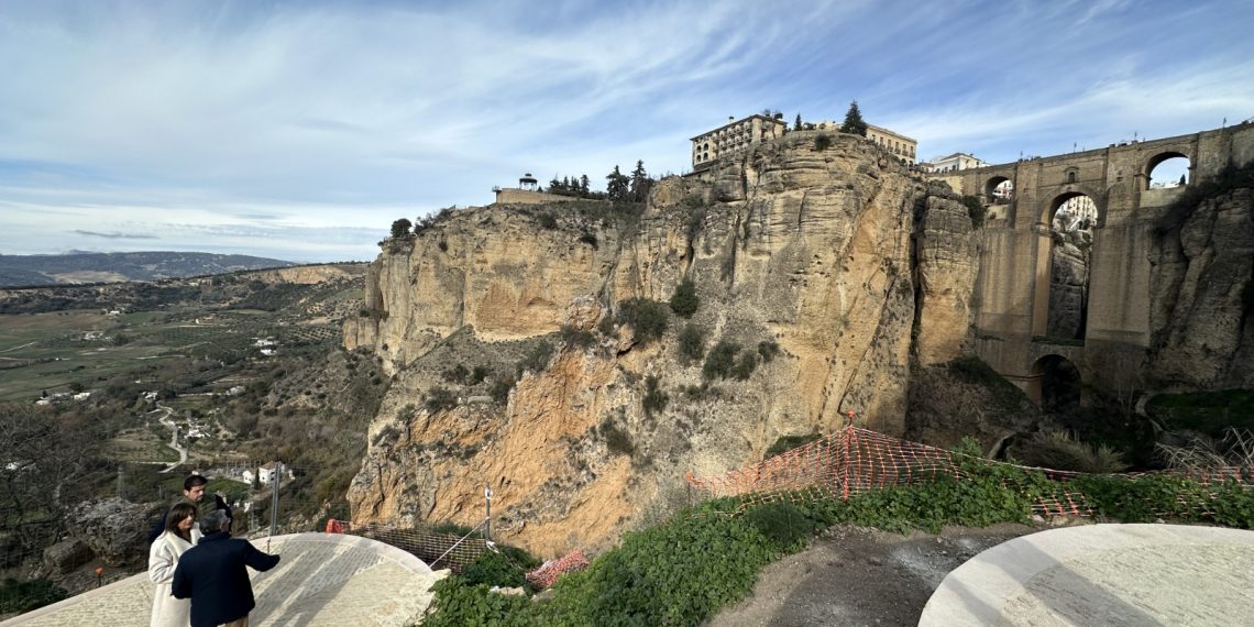 Salado afirma que la pasarela del Tajo aportará más espectacularidad y singularidad a Ronda