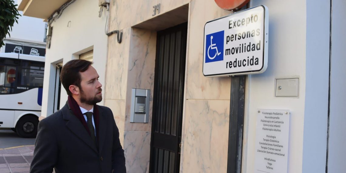 El Ayuntamiento pone en marcha un plan de mejora de la señalización horizontal y vertical en materia de tráfico