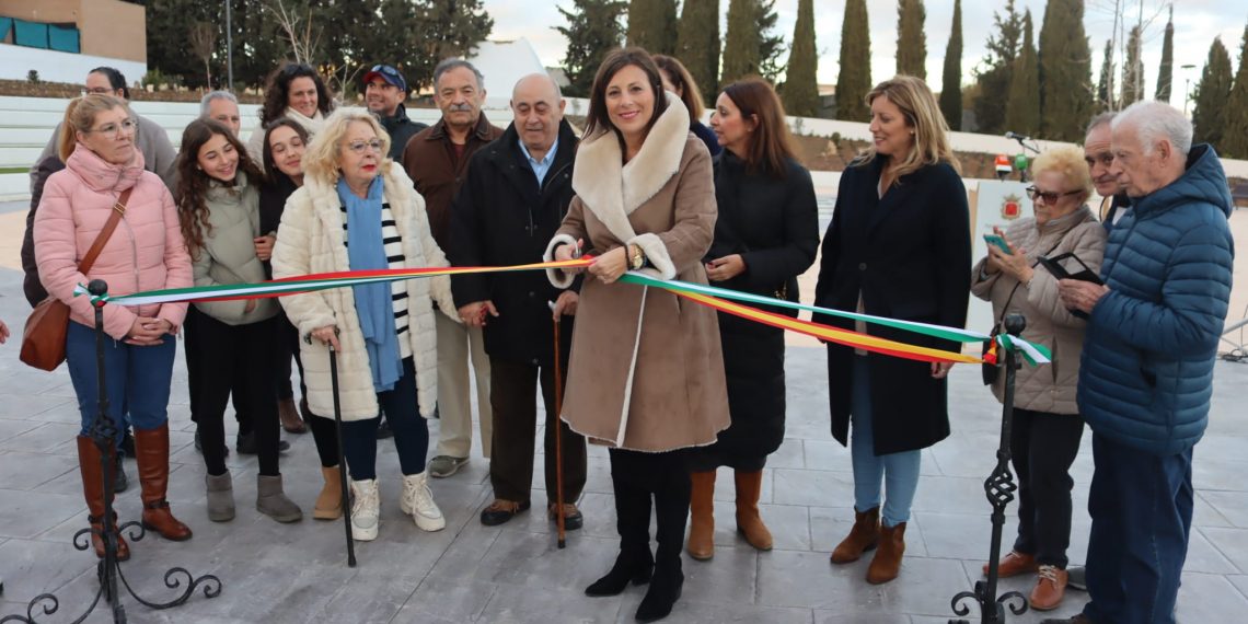 El Ayuntamiento inaugura la plaza Tobalo, que dota a la Cruz de San Jorge de una nueva zona de 5.400 metros cuadrados esparcimiento para las familias
