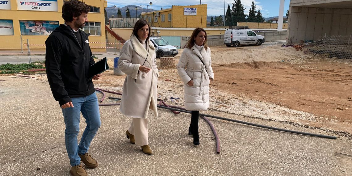 Arrancan las obras para la construcción de una plaza junto a la Biblioteca Comarcal