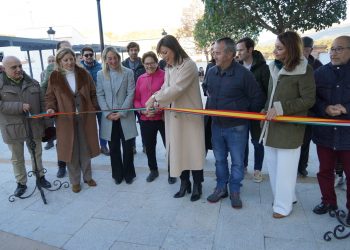 Los vecinos del barrio de San Francisco reestrenan la plaza de El Llanete