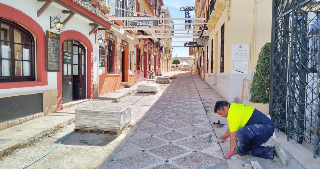 Los trabajos de mejora de conexiones de saneamiento en la calle José Aparicio se encuentran al 80% de su ejecución
